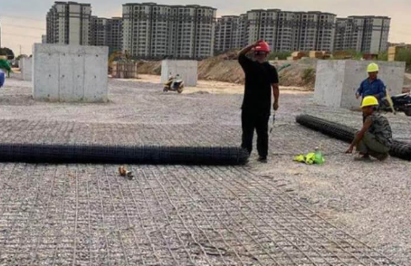 临海土工格栅铺设前地基要怎么处理?