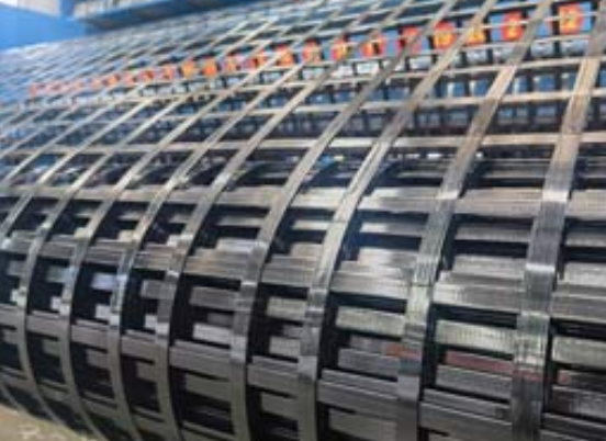 临海钢塑土工格栅：基建“隐形脊梁”的绿色智造与长寿命进化论